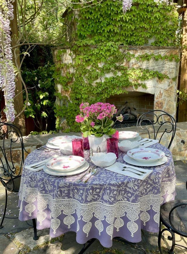 round purple wedding tablecloth