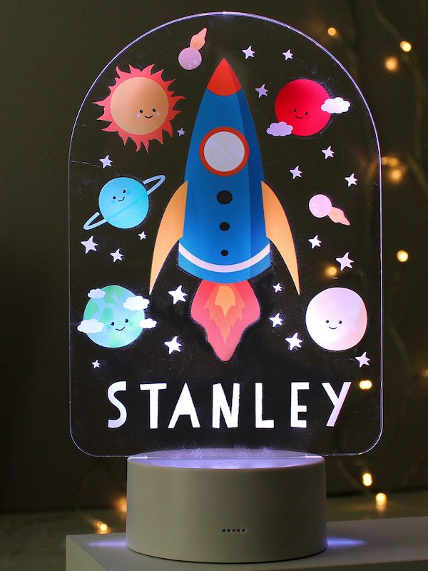 Children's bedroom ideas that incorporate space-themed decor