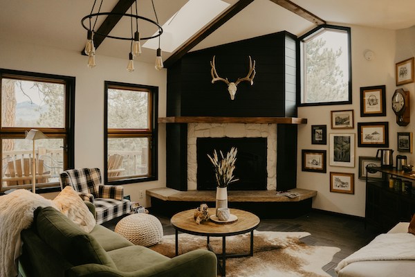 Photograph of a lake house cottage featuring modern elements and traditional touches to demonstrate lake house decor ideas