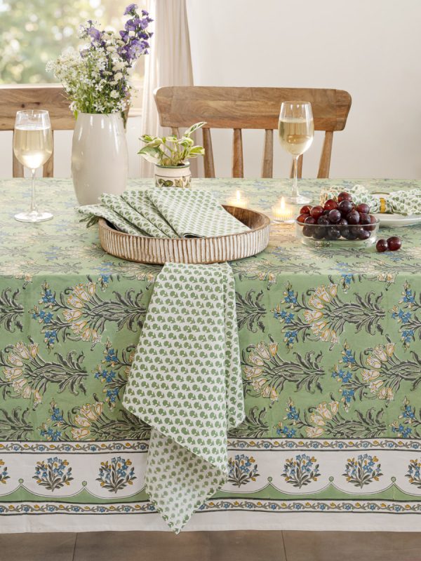 jdt_petite_booti_green_white_french_floral_cotton_napkins_set_mood01 jdt_petite_booti_green_white_french_floral_cotton_napkins_set_mood01