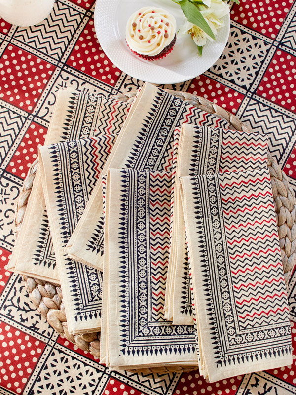 Fete Royale ~ Red Vintage Christmas Holiday Cloth Dinner Napkins