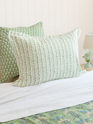 Jardin des Tuileries ~ Ivory Vine Stripe Pillow Sham