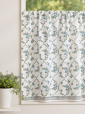 Jardin des Tuileries ~ Ivory Trellis Voile Kitchen Curtain