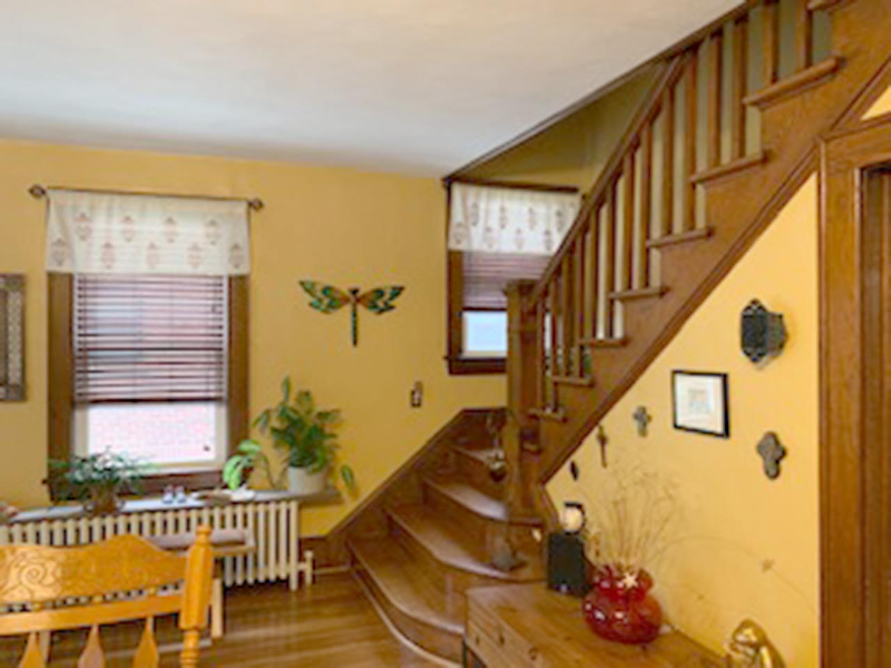 cottage style living room with valance curtains